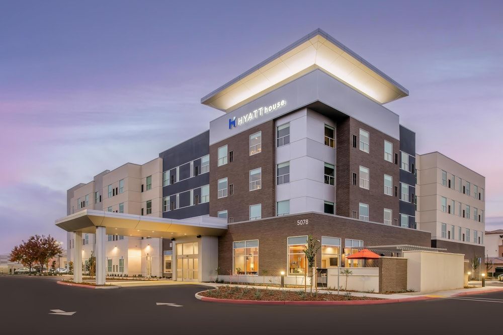 Hyatt House Fresno/Campus Pointe 1