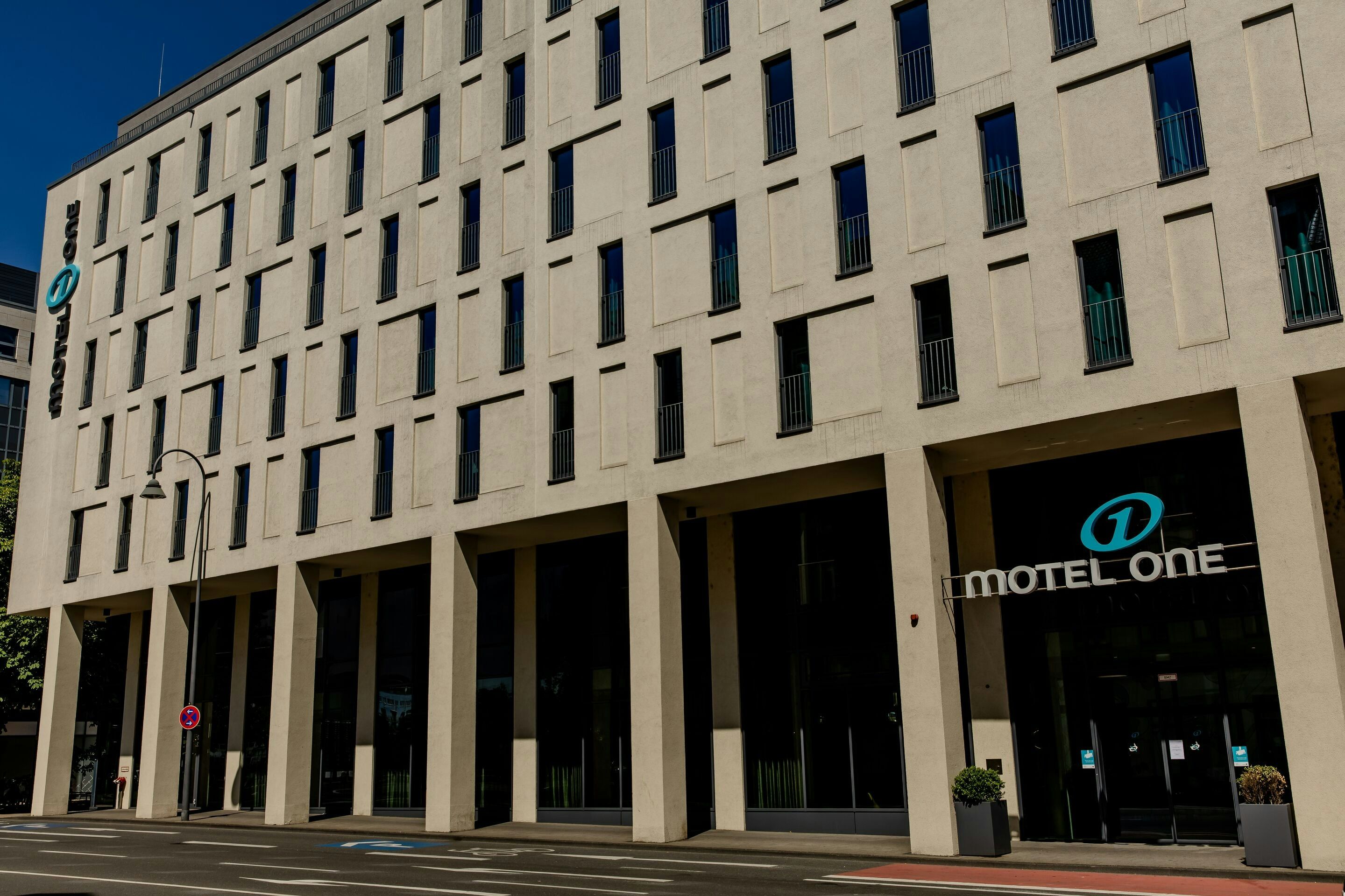 Motel One Köln-Mediapark 1