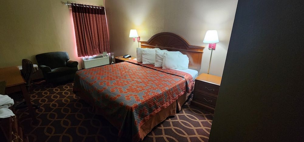 American Inn Evansville East 1