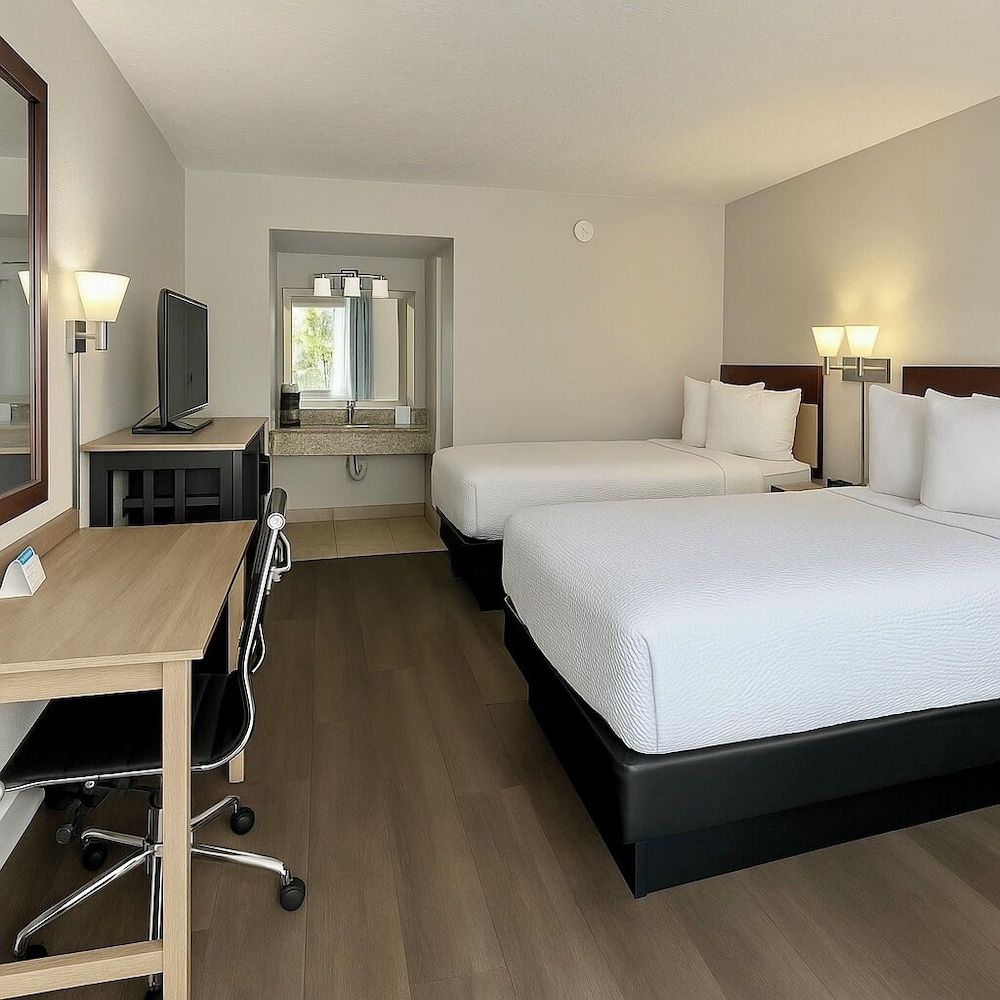 Days Inn by Wyndham Bradenton I-75 2