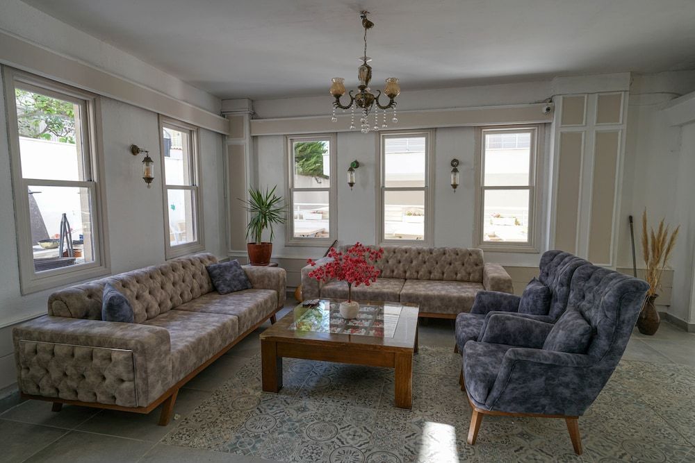 Arden Hotel 2