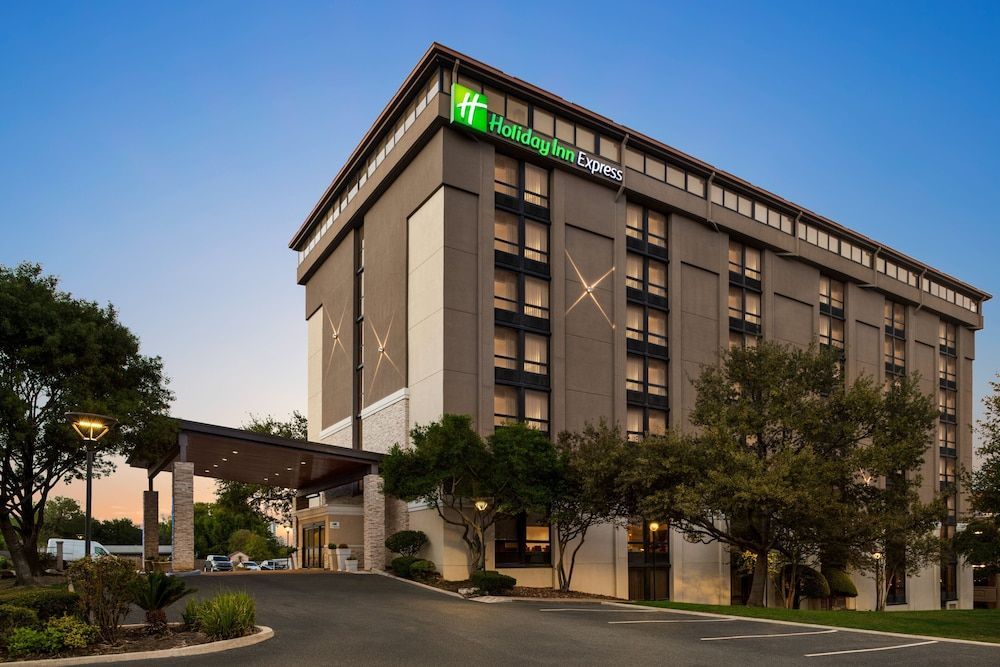 Holiday Inn Express SAN ANTONIO-AIRPORT by IHG 1
