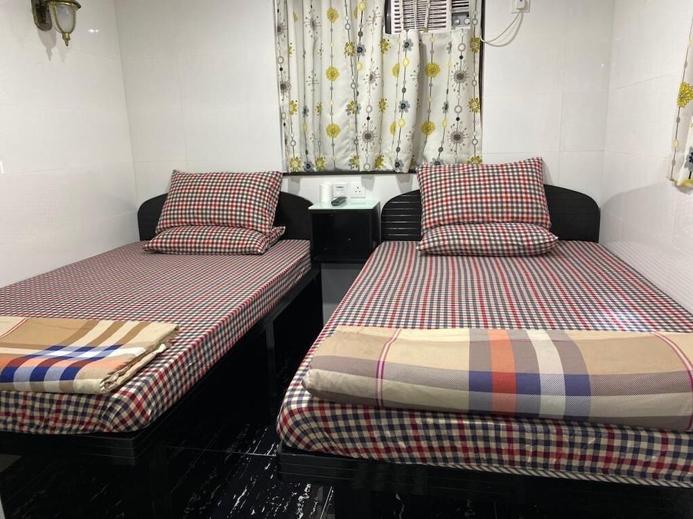 First Inn 24 HOUR RECEPTION 10TH F, Block D & E CHUNGKING MANSION TST 1