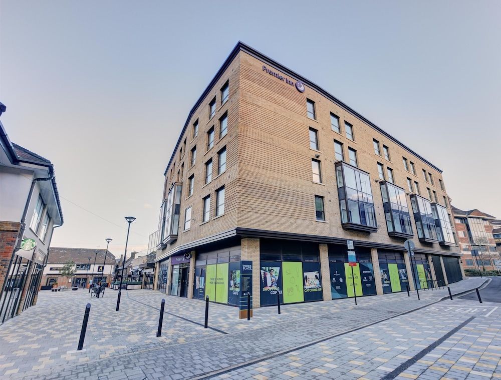 Premier Inn Horsham Town Centre 1