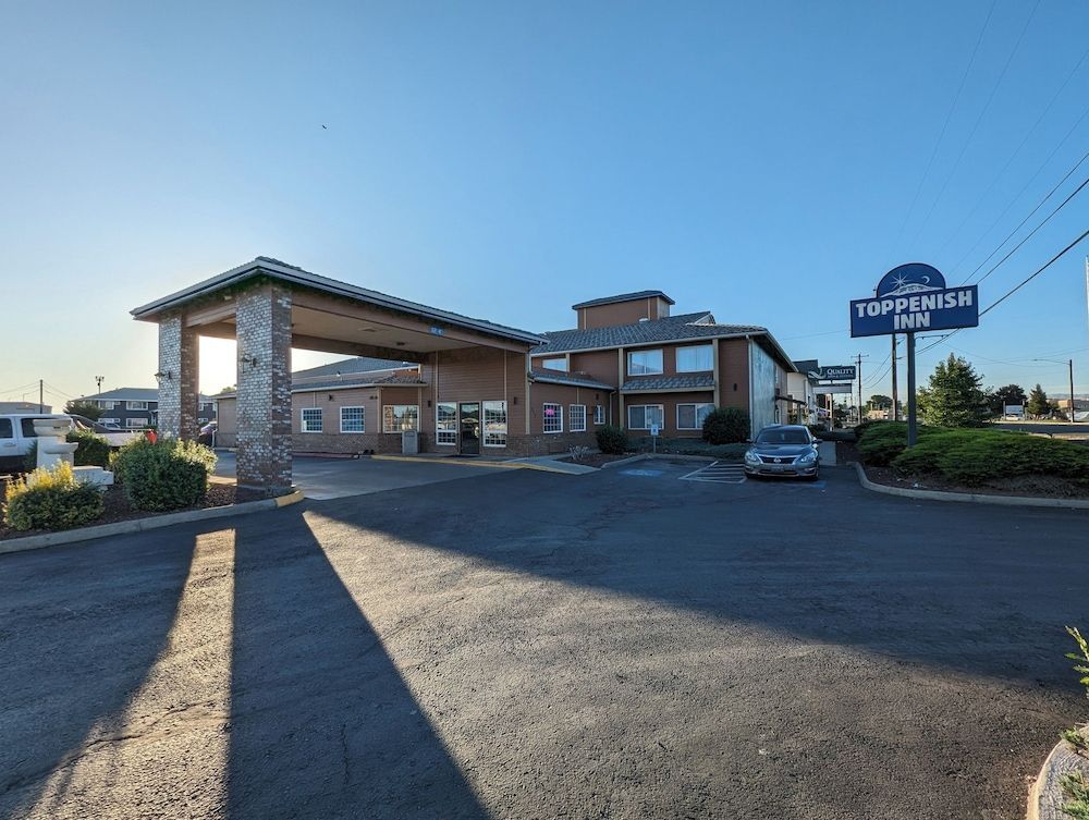 Toppenish Inn and Suites 1