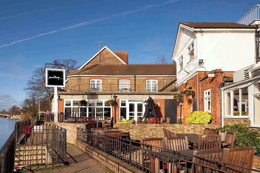 Sunday London Staines-upon-Thames Heathrow T5 1