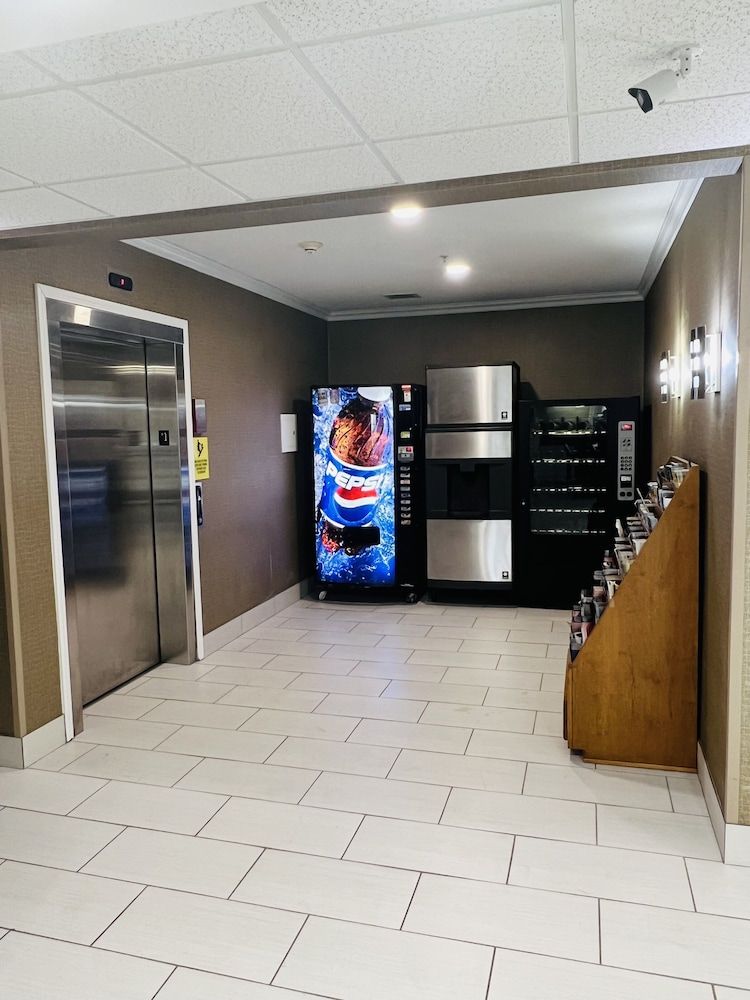 Super 8 by Wyndham South Bend 2