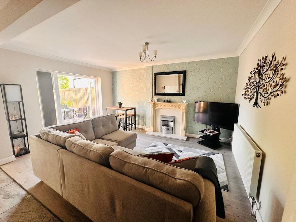 Birmingham Blissful Apartment With 2 Bedrooms 1