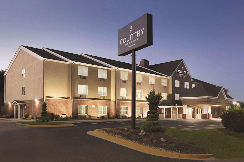Country Inn & Suites by Radisson, Washington, DC East - Capitol Heights, MD 1