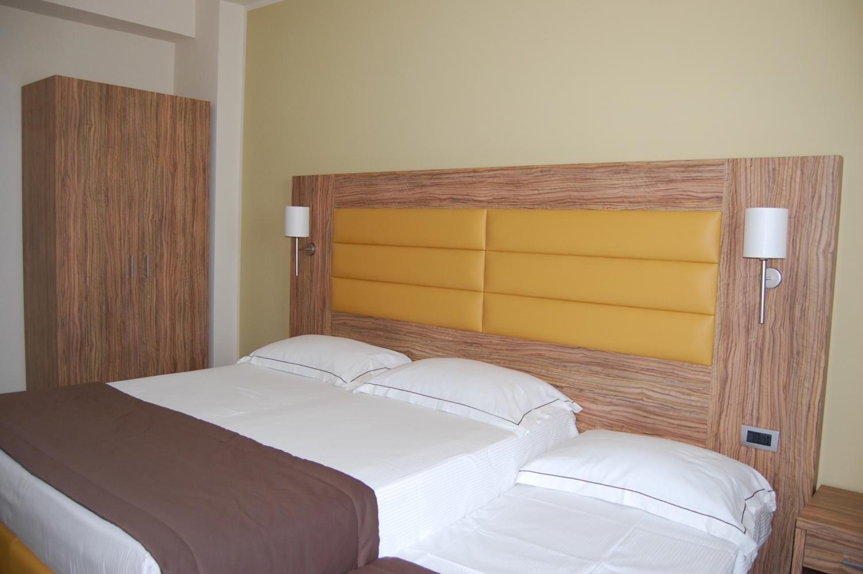 Giga Hotel 2