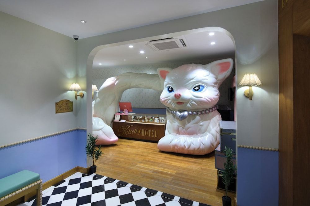 Kitsch Hotel 1