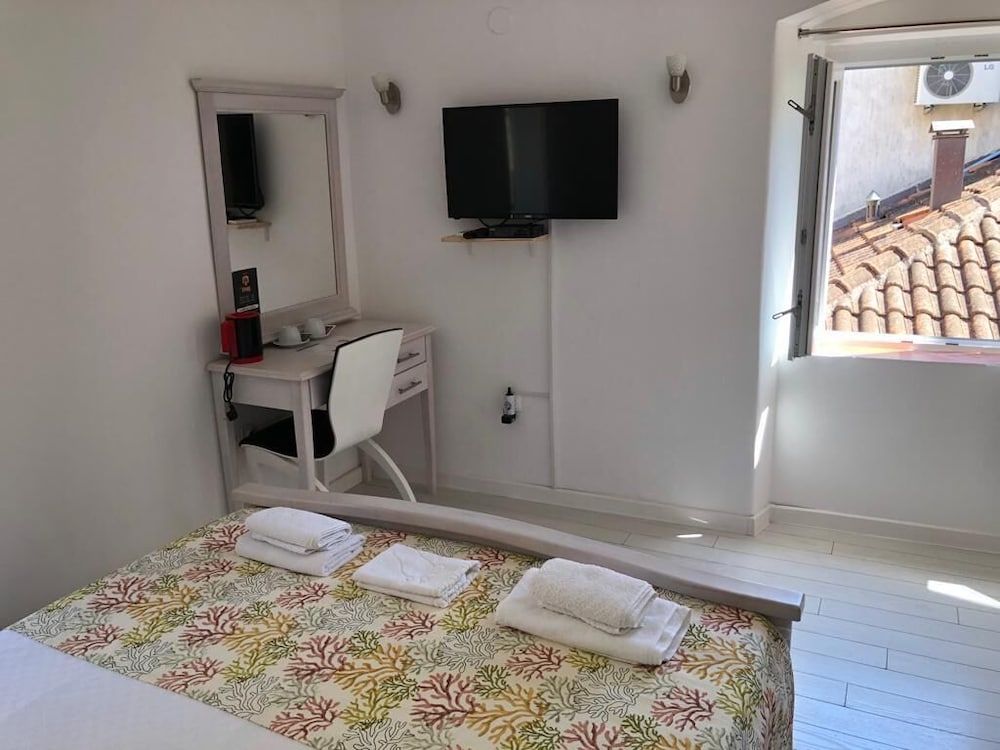 Athos Guesthouse 2