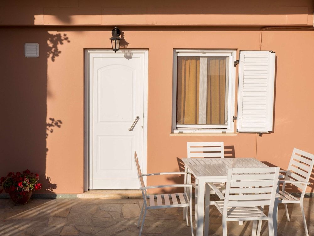 Petritos Rooms and Studios 1