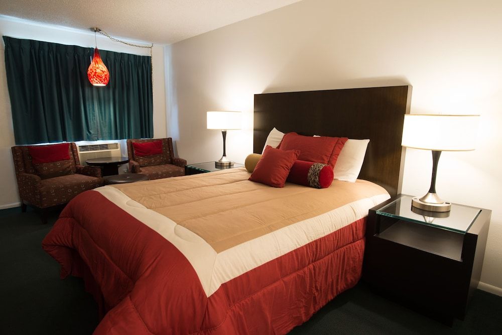 Cougar Land Motel 1