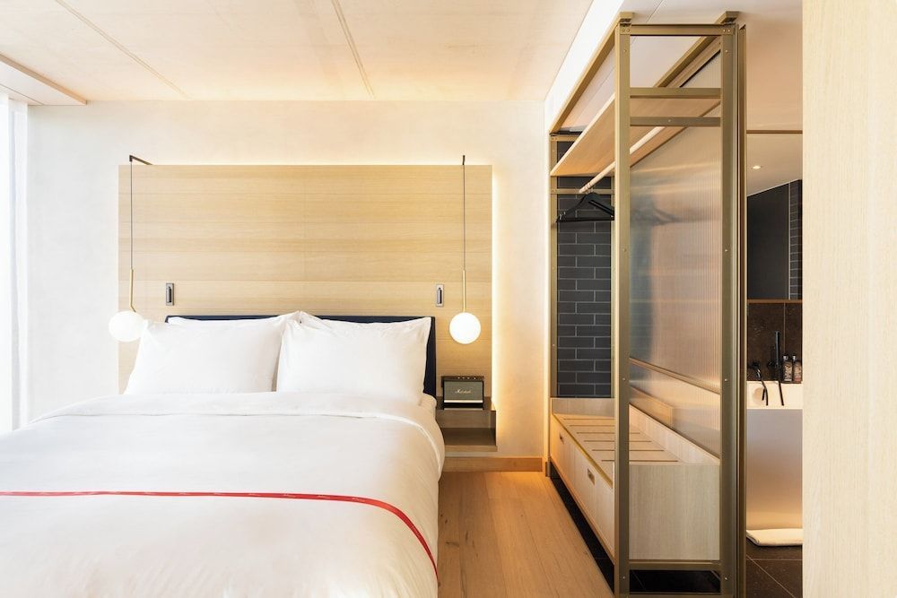 Ruby Emma Hotel Amsterdam By IHG 1