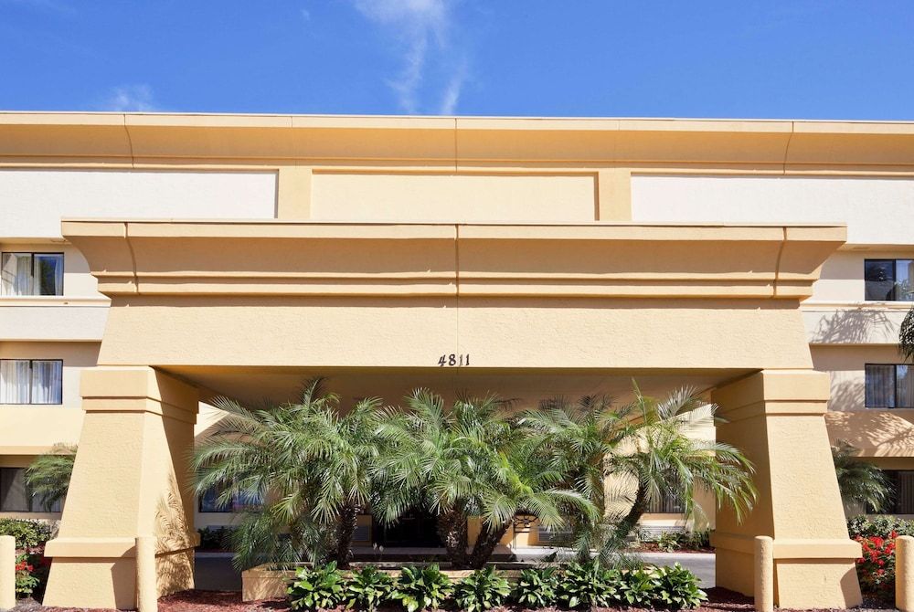 La Quinta by Wyndham Tampa Fairgrounds - Casino 1