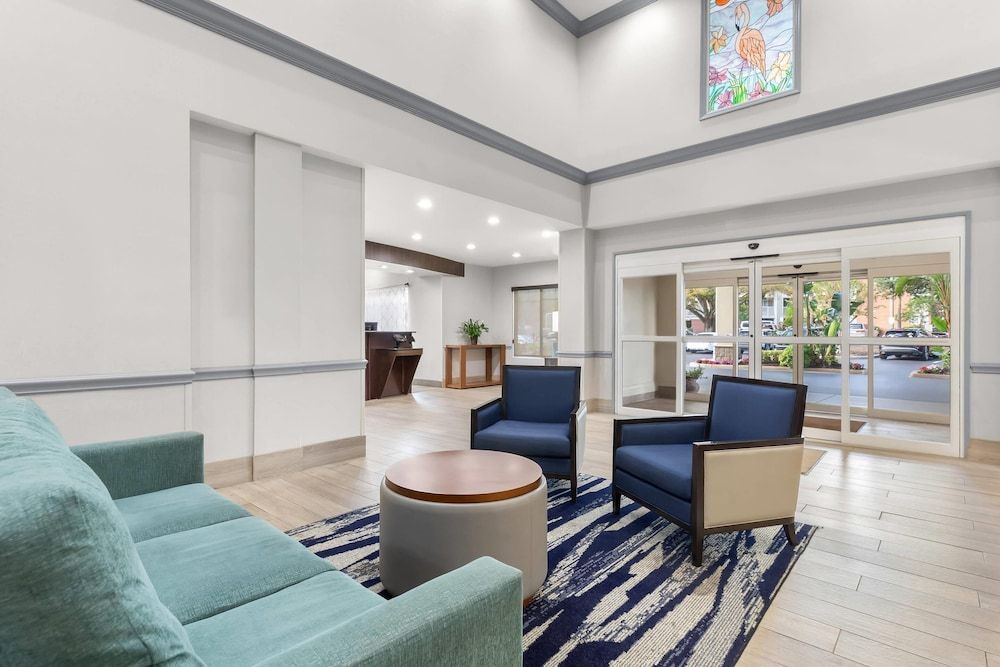 Comfort Suites Near Universal Orlando Resort 2