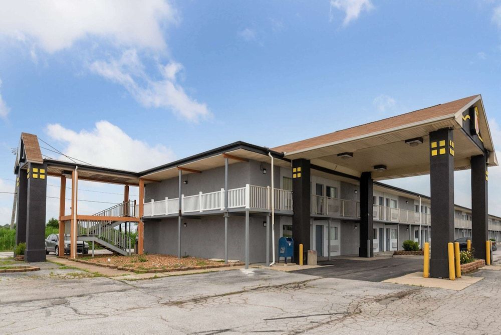 Super 8 by Wyndham Millbury/Toledo 1
