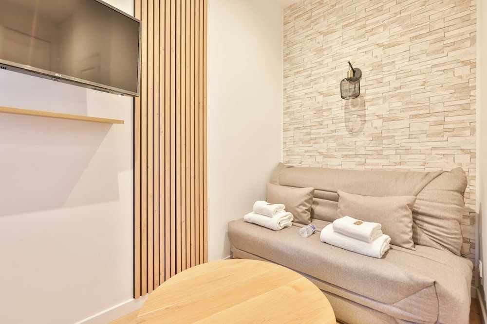 Modern Deluxe Studio in the Heart of Paris 1