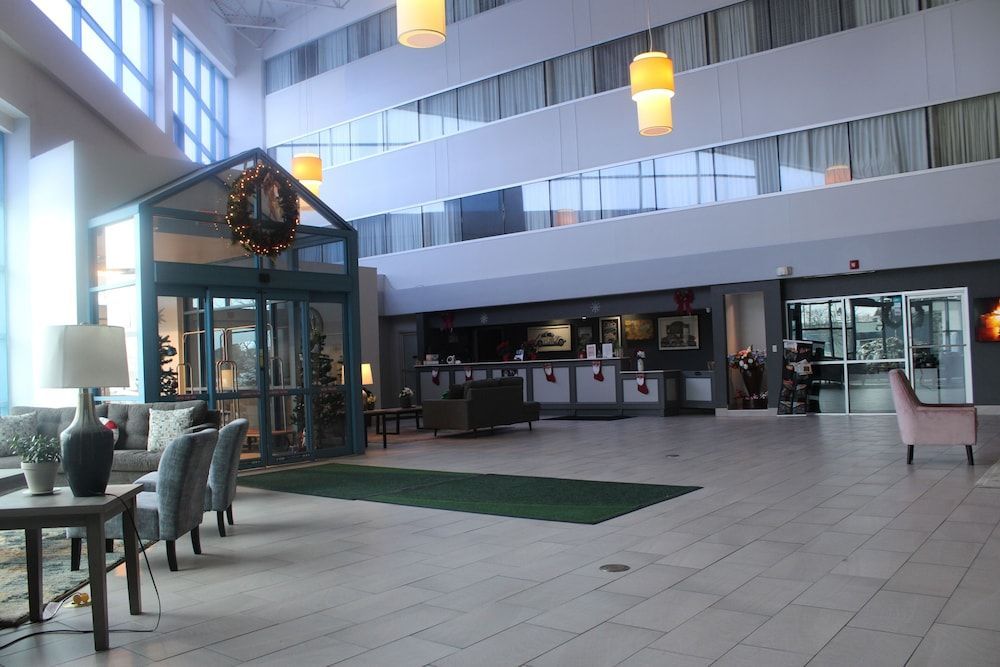 Wyndham Flint MI Grand Blanc Bishop Airport Conference Ct 2