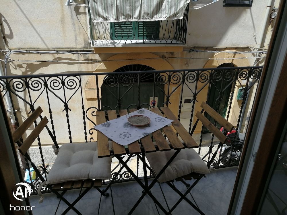 Casa dei Normanni: COSTANZA 1