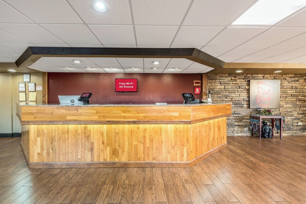 Red Roof Inn & Suites Pigeon Forge Parkway 2