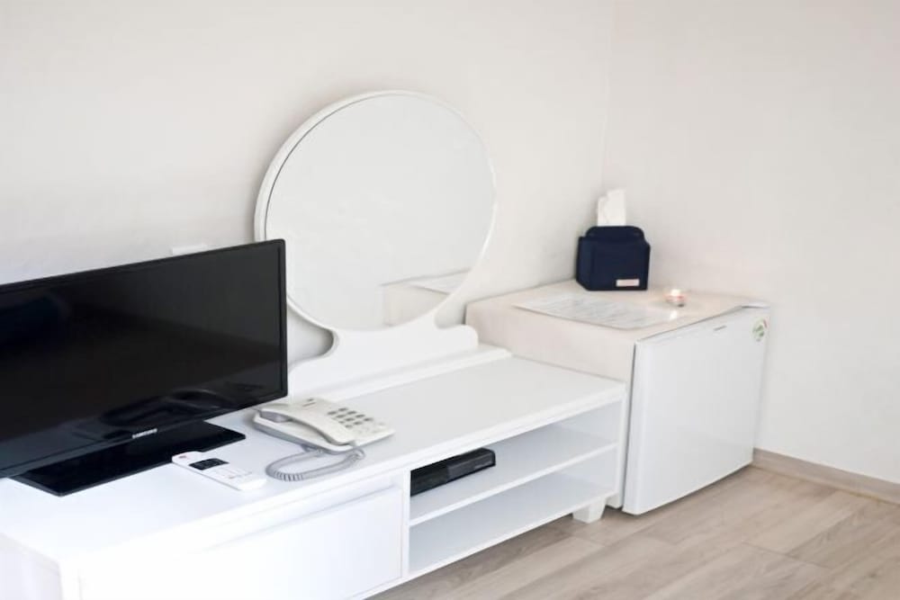 Ari House 2