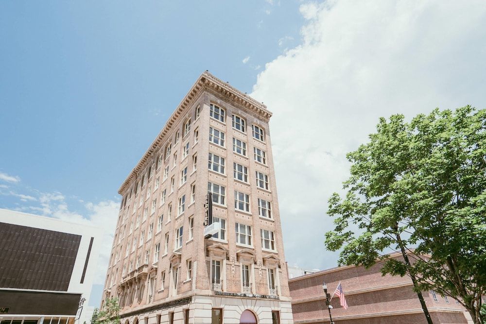 The Esquire Hotel Downtown Gastonia, an Ascend Collection Hotel 1