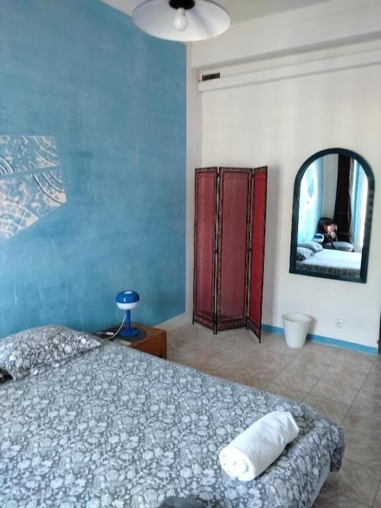 Chez Brigitte Guesthouse 1