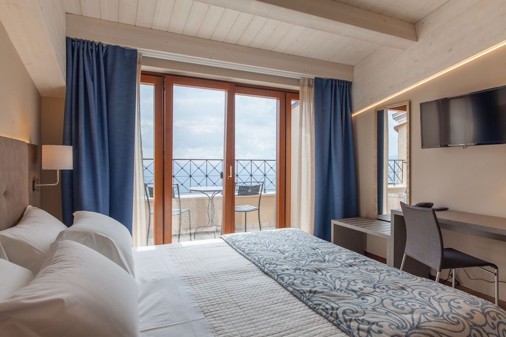 La Grotta Hotel 1