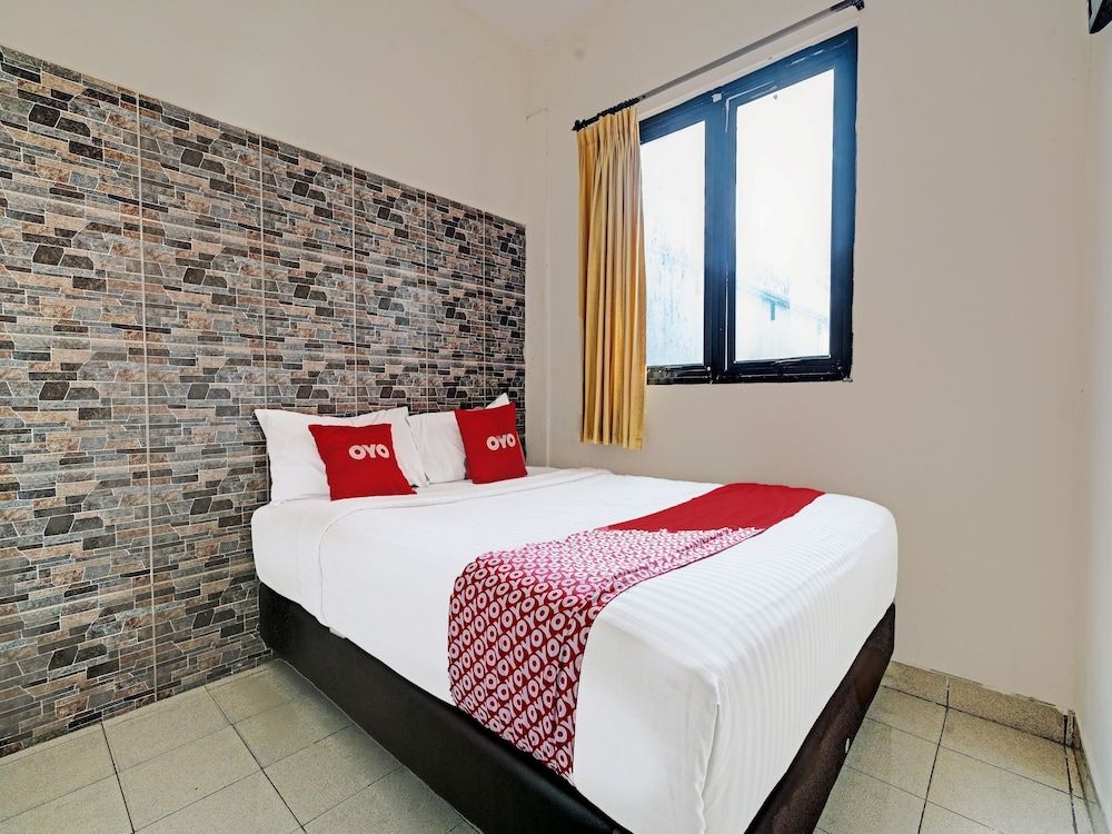 OYO 1699 Verona Residence 1