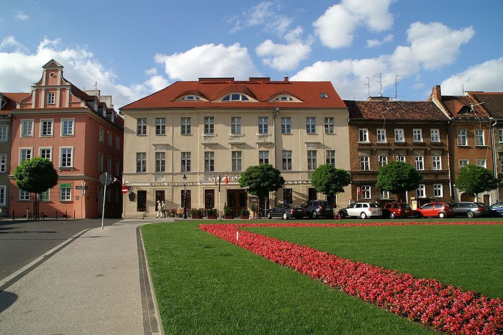 Hotel Kolegiacki 1