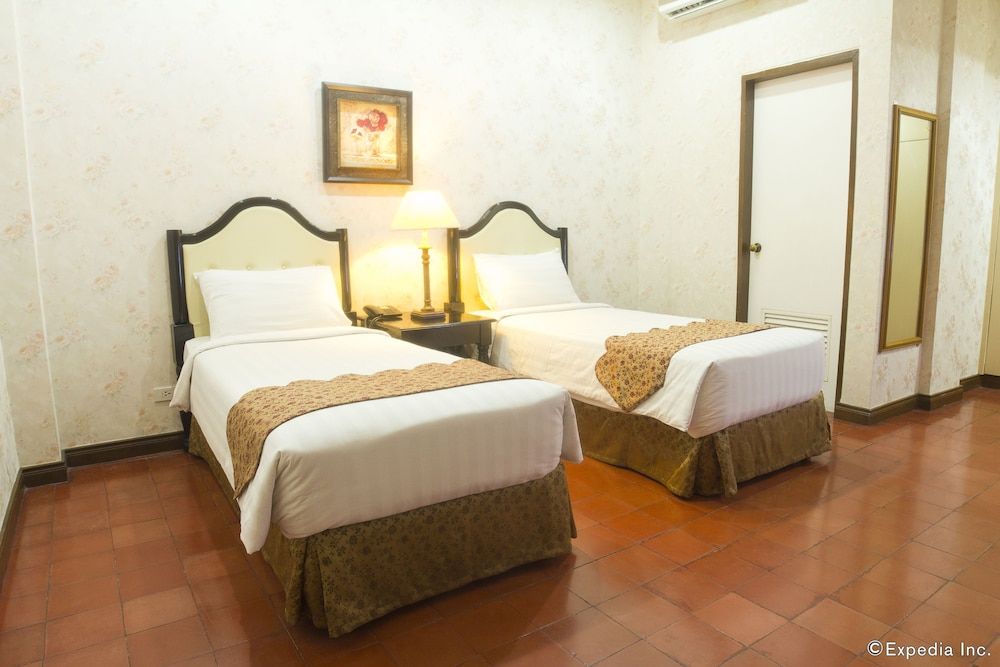 White Knight Hotel Intramuros 1