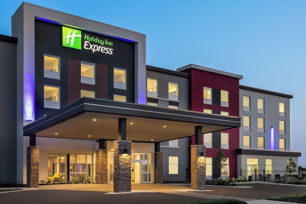 Holiday Inn Express STRATHROY by IHG 1