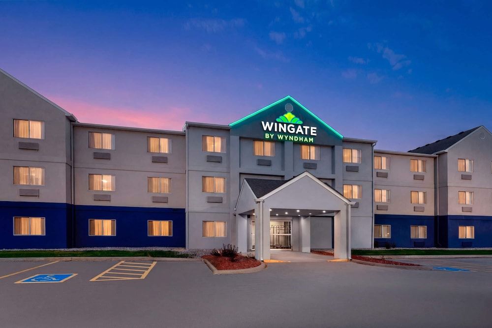 Wingate by Wyndham Oshkosh 1