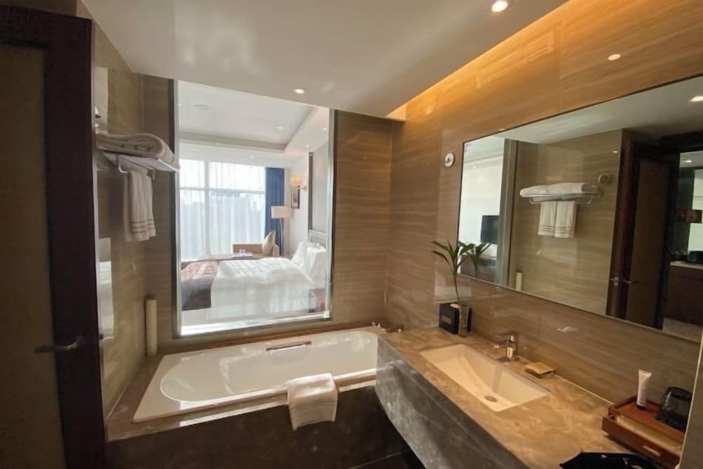 REZEN HOTEL 1