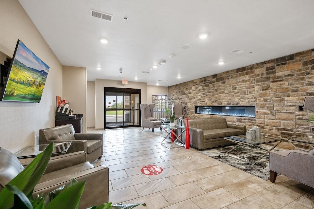 Cobblestone Hotel & Suites - Austin 2