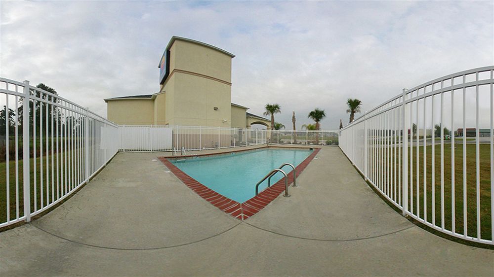 QUALITY INN & SUITES 2