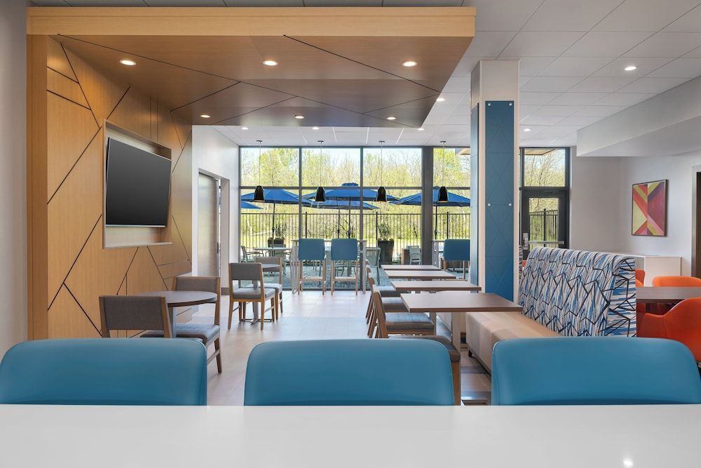Holiday Inn Express & Suites DFW Airport Southwest - Euless by IHG 2