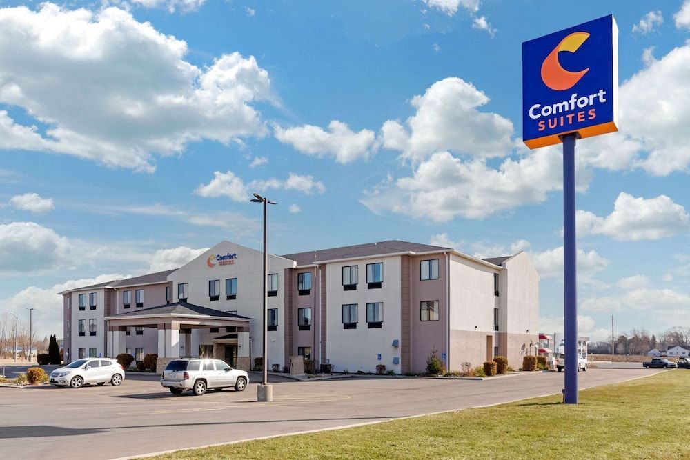 Comfort Suites South Haven near I-96 1