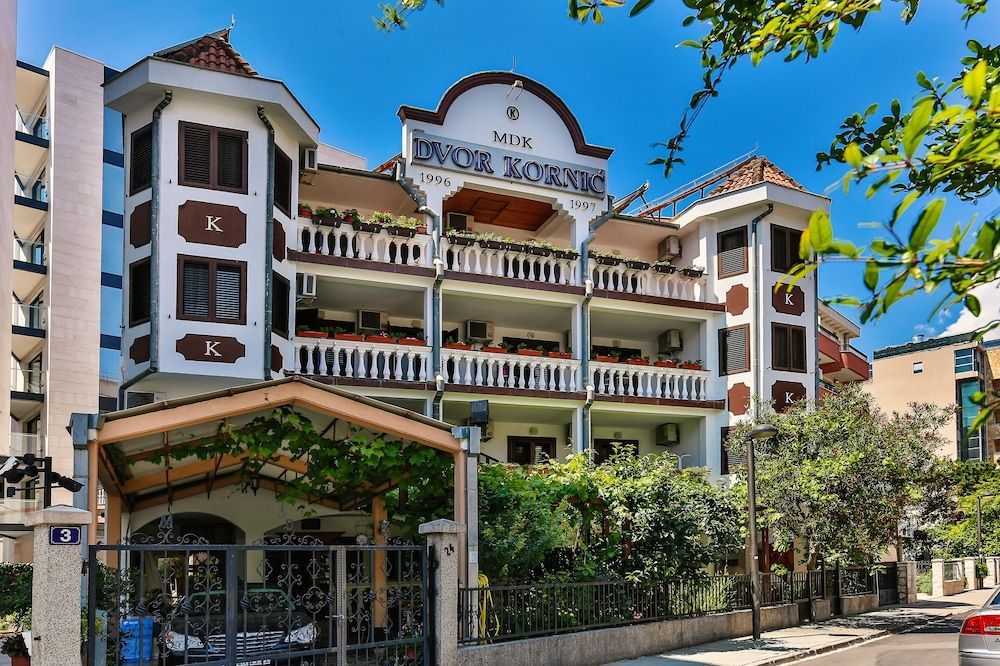 Villa Dvor Kornic 1