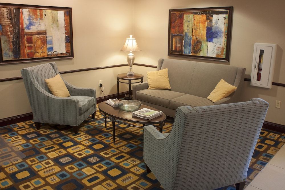 Holiday Inn Express & Suites YOUNGSTOWN WEST - AUSTINTOWN by IHG 2