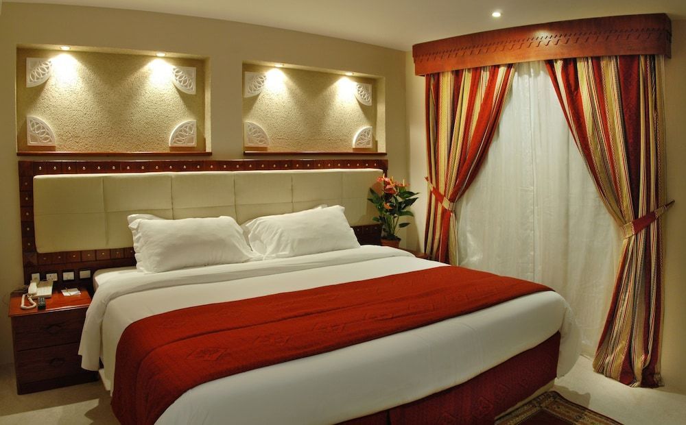 Al Liwan Suites 1