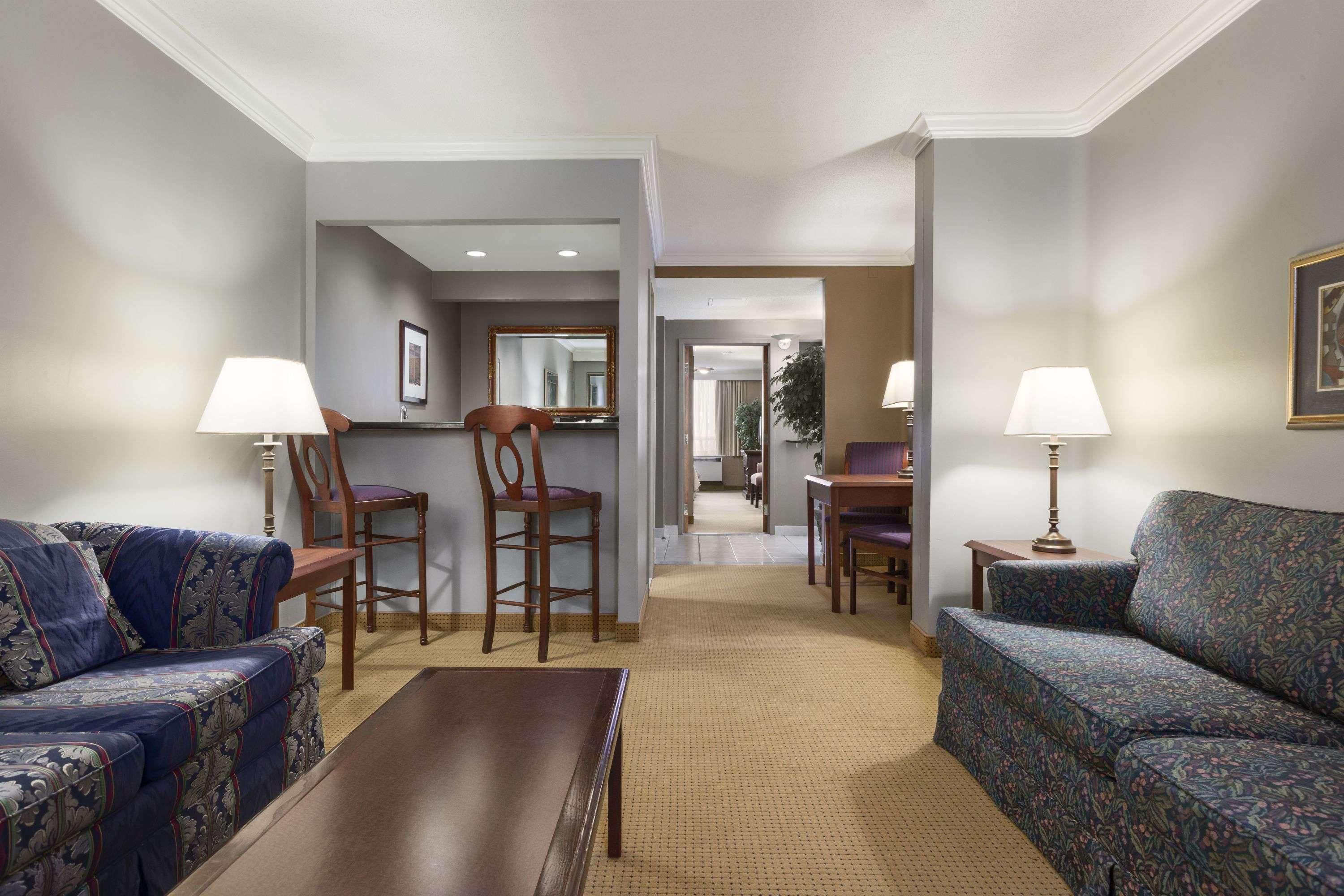 Days Inn by Wyndham Ottawa West 1