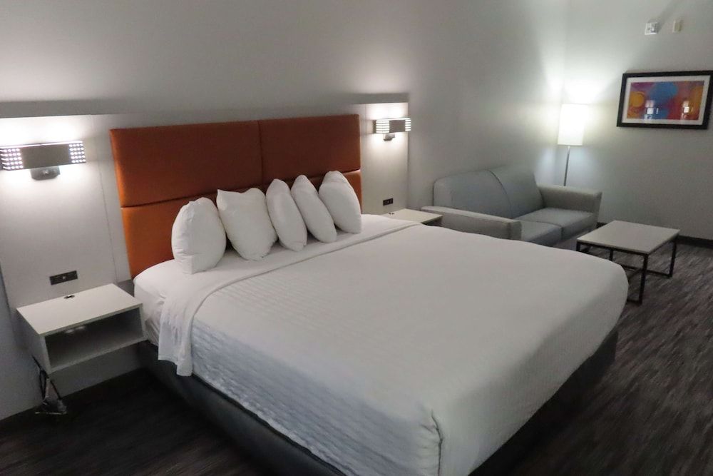 Best Western Heritage Inn & Suites 1