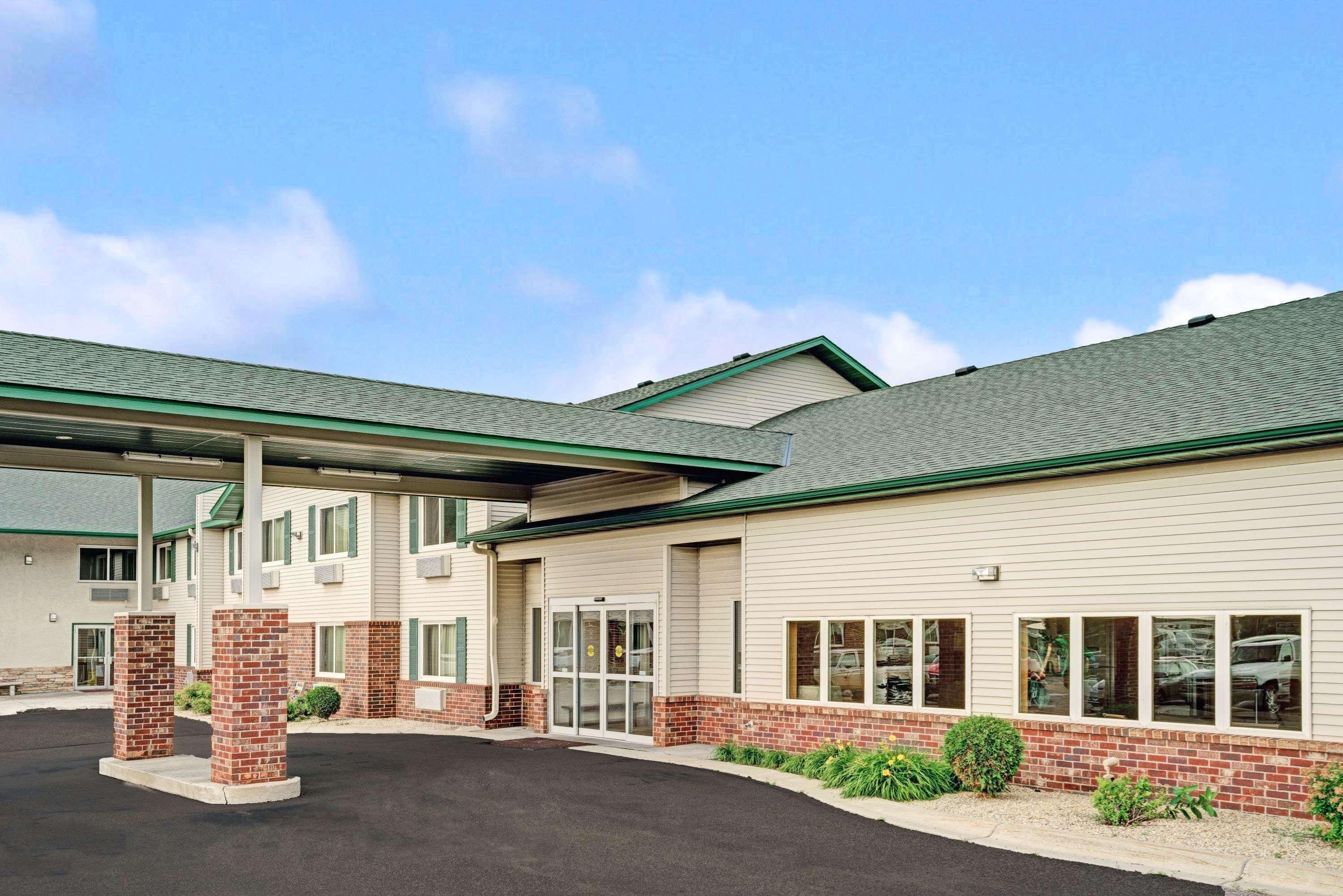 Super 8 by Wyndham Rogers Minnesota 2