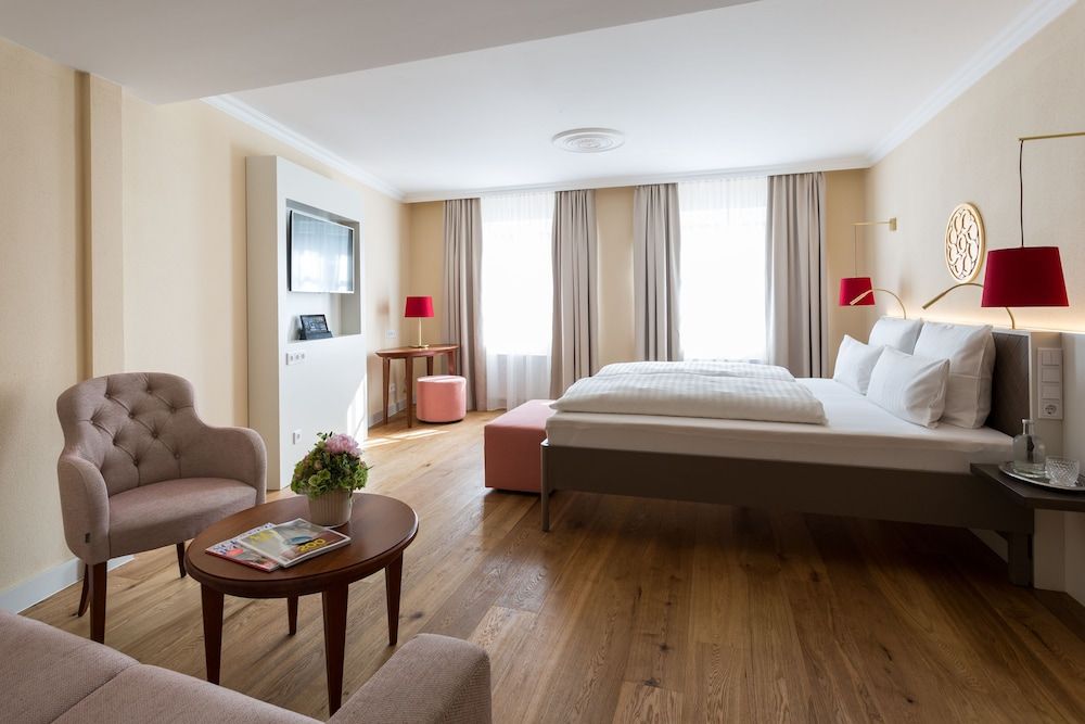 EMICH ́S Hotel 2