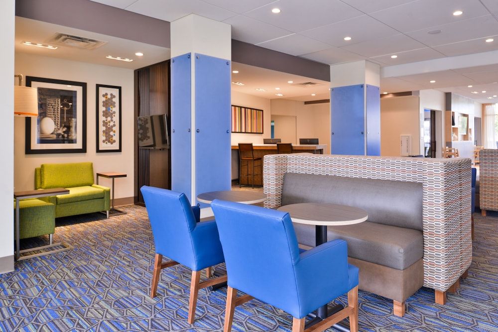 Holiday Inn Express & Suites MALL OF AMERICA - MSP AIRPORT by IHG 2