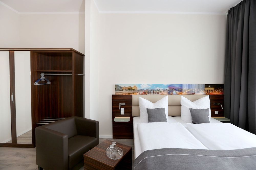 Hoteltow 1