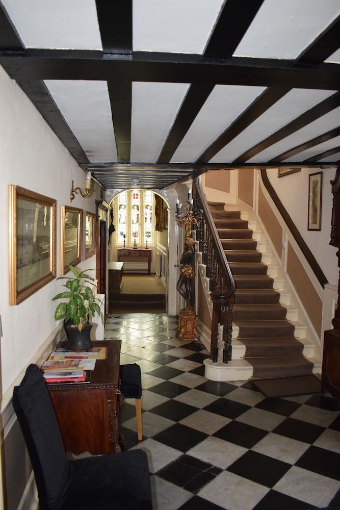 Harmondsworth Hall Guest House Heathrow 1